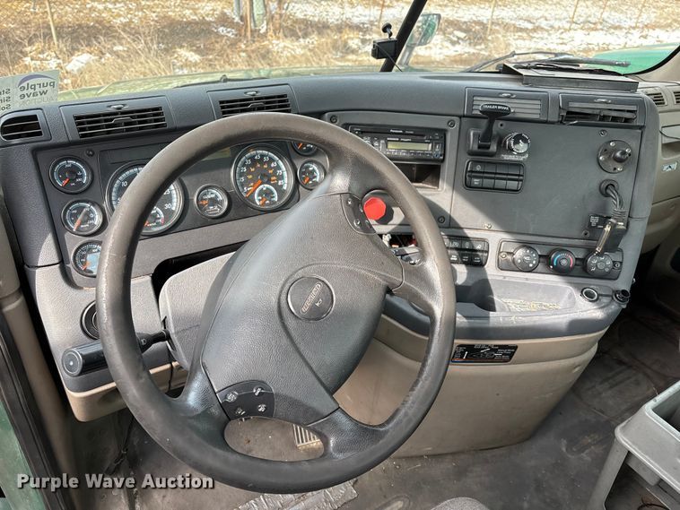 image for item FG1120 2017 Freightliner Cascadia 125 semi truck