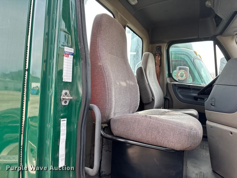 image for item FG1120 2017 Freightliner Cascadia 125 semi truck