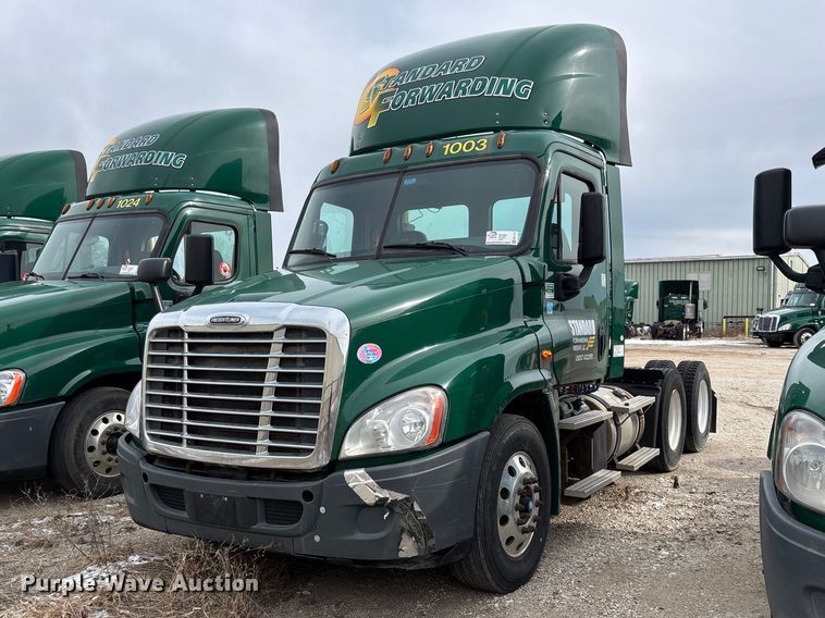 image for item FG1121 2017 Freightliner Cascadia 125 semi truck