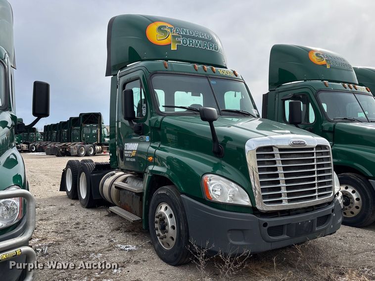 image for item FG1121 2017 Freightliner Cascadia 125 semi truck