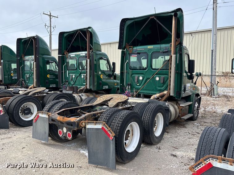 image for item FG1121 2017 Freightliner Cascadia 125 semi truck