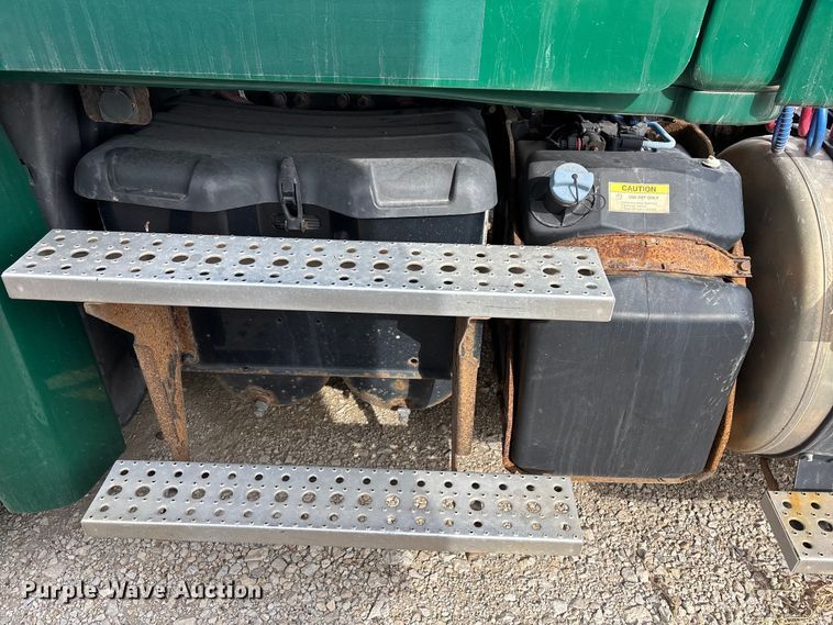 image for item FG1121 2017 Freightliner Cascadia 125 semi truck