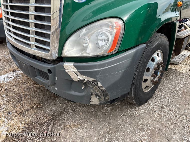 image for item FG1121 2017 Freightliner Cascadia 125 semi truck