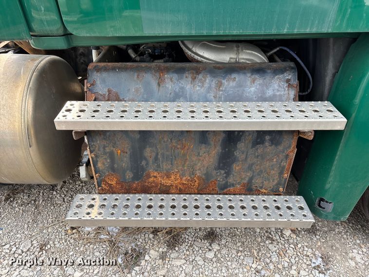 image for item FG1121 2017 Freightliner Cascadia 125 semi truck