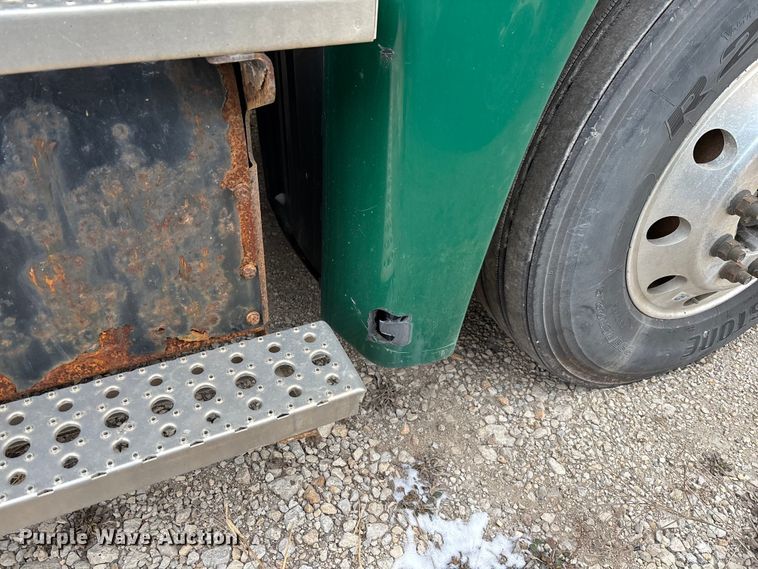 image for item FG1121 2017 Freightliner Cascadia 125 semi truck