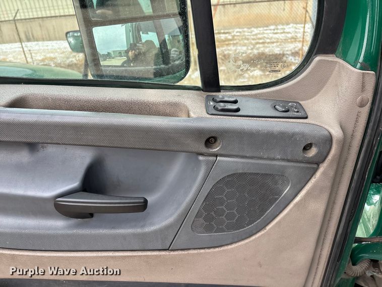 image for item FG1121 2017 Freightliner Cascadia 125 semi truck