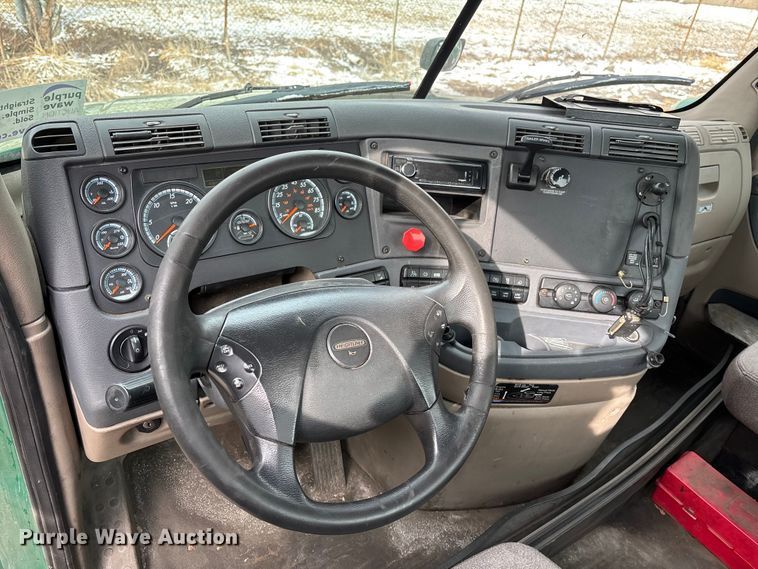 image for item FG1121 2017 Freightliner Cascadia 125 semi truck