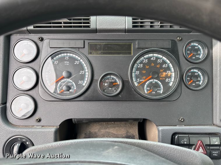 image for item FG1121 2017 Freightliner Cascadia 125 semi truck