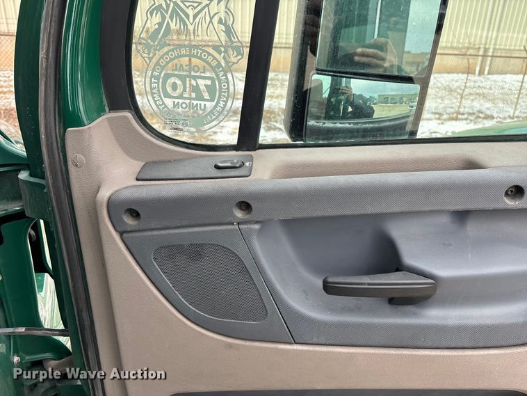 image for item FG1121 2017 Freightliner Cascadia 125 semi truck