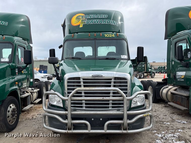 image for item FG1122 2017 Freightliner Cascadia 125 semi truck