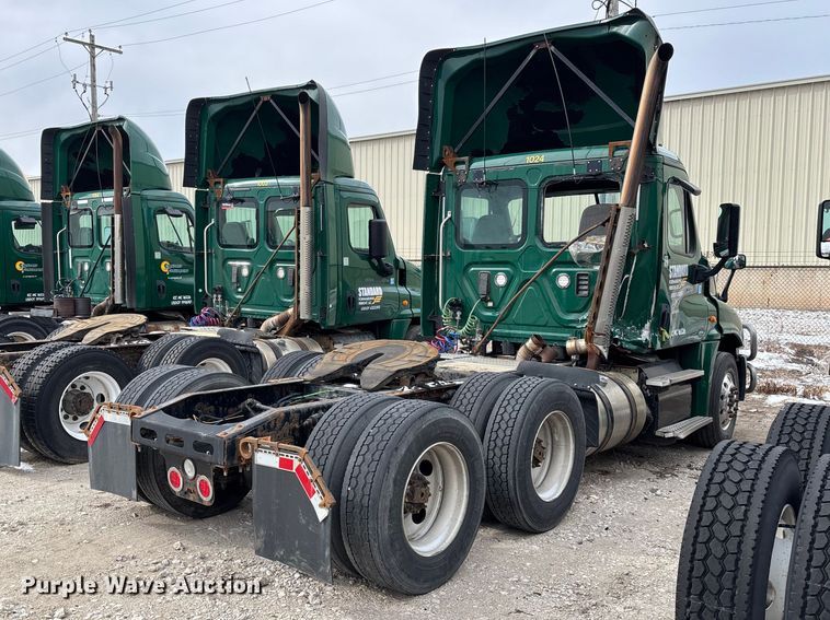 image for item FG1122 2017 Freightliner Cascadia 125 semi truck