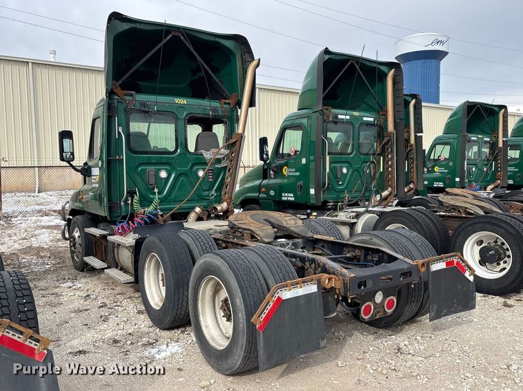 image for item FG1122 2017 Freightliner Cascadia 125 semi truck