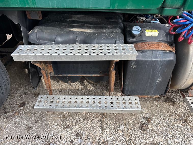 image for item FG1122 2017 Freightliner Cascadia 125 semi truck