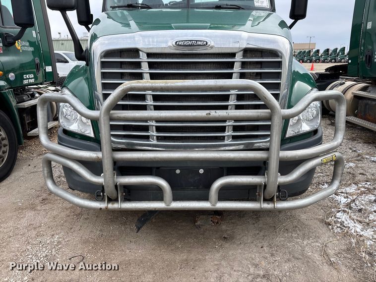 image for item FG1122 2017 Freightliner Cascadia 125 semi truck