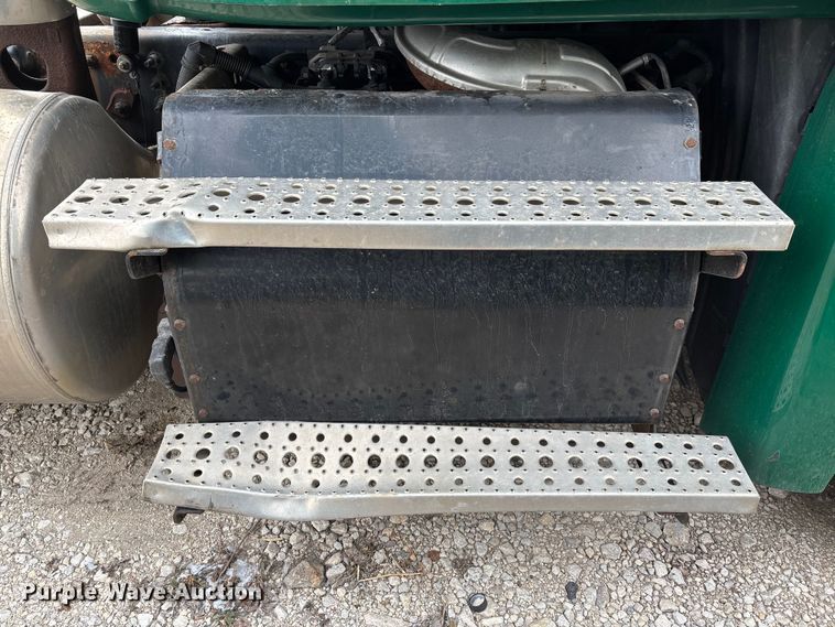 image for item FG1122 2017 Freightliner Cascadia 125 semi truck