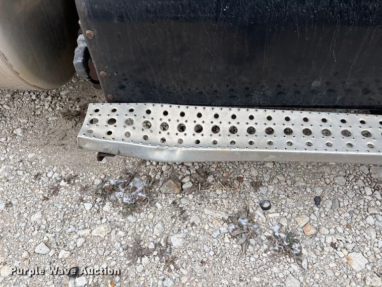 image for item FG1122 2017 Freightliner Cascadia 125 semi truck