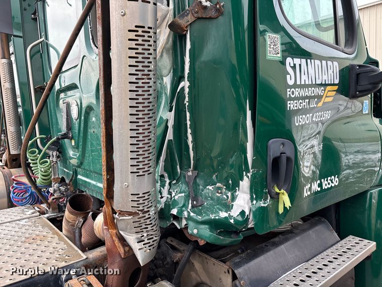 image for item FG1122 2017 Freightliner Cascadia 125 semi truck