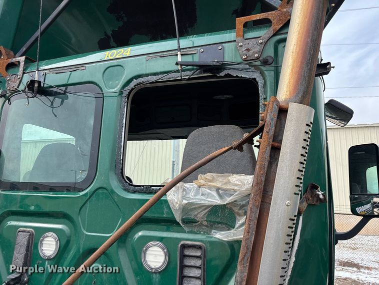 image for item FG1122 2017 Freightliner Cascadia 125 semi truck