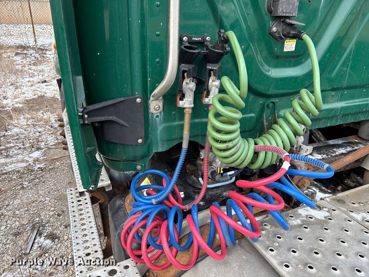 image for item FG1122 2017 Freightliner Cascadia 125 semi truck