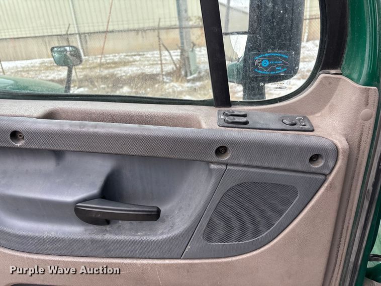 image for item FG1122 2017 Freightliner Cascadia 125 semi truck