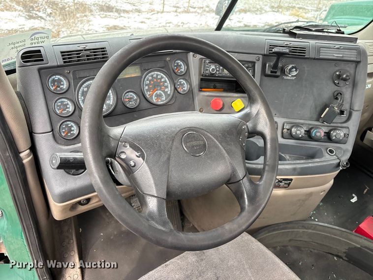 image for item FG1122 2017 Freightliner Cascadia 125 semi truck