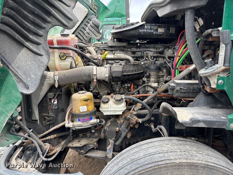 image for item FG1122 2017 Freightliner Cascadia 125 semi truck