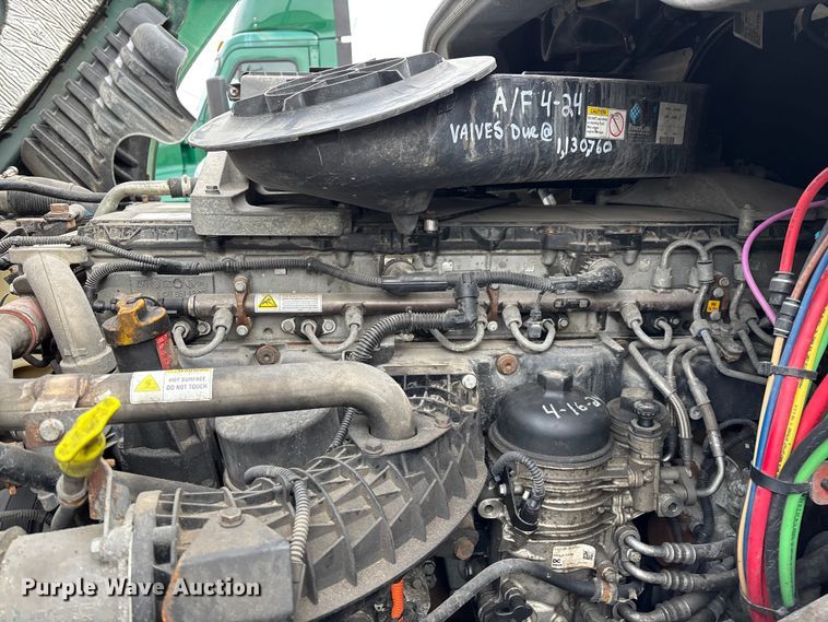 image for item FG1122 2017 Freightliner Cascadia 125 semi truck