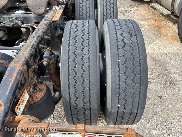 image for item FG1122 2017 Freightliner Cascadia 125 semi truck