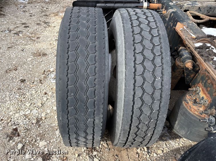 image for item FG1122 2017 Freightliner Cascadia 125 semi truck