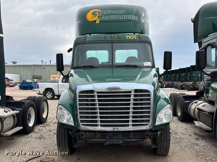 image for item FG1123 2017 Freightliner Cascadia 125 semi truck