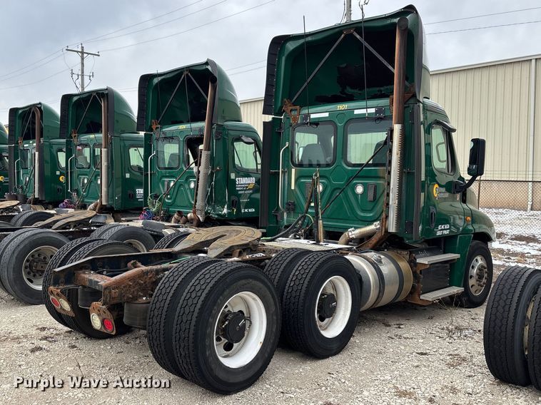 image for item FG1123 2017 Freightliner Cascadia 125 semi truck