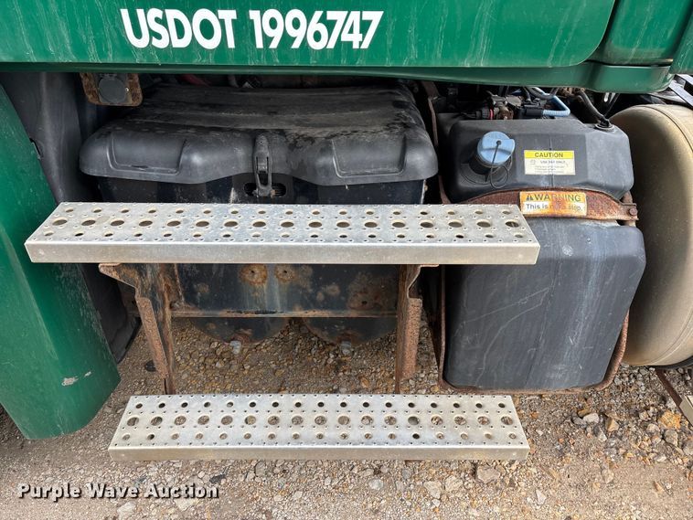 image for item FG1123 2017 Freightliner Cascadia 125 semi truck