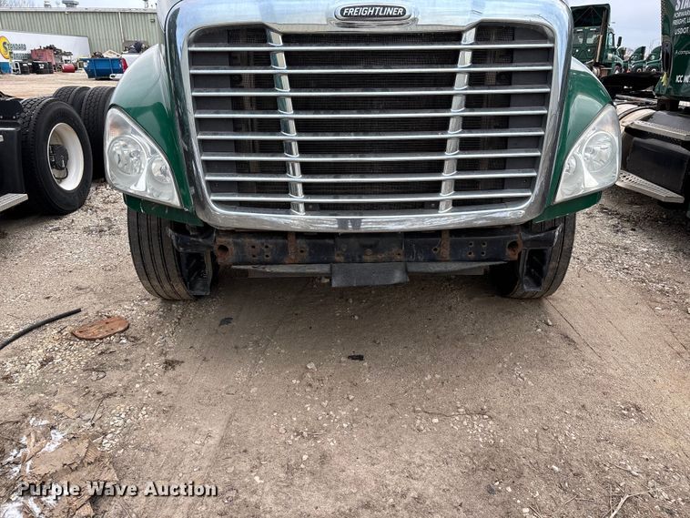 image for item FG1123 2017 Freightliner Cascadia 125 semi truck