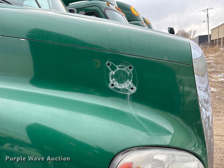 image for item FG1123 2017 Freightliner Cascadia 125 semi truck