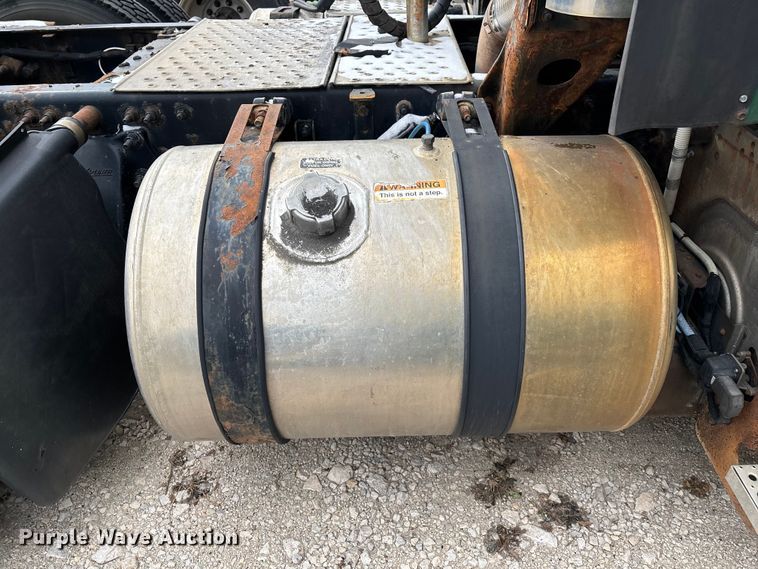 image for item FG1123 2017 Freightliner Cascadia 125 semi truck