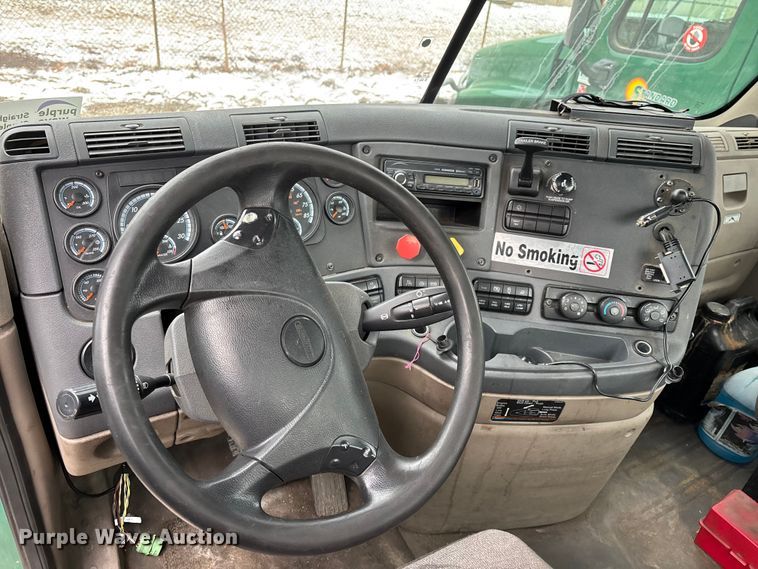 image for item FG1123 2017 Freightliner Cascadia 125 semi truck