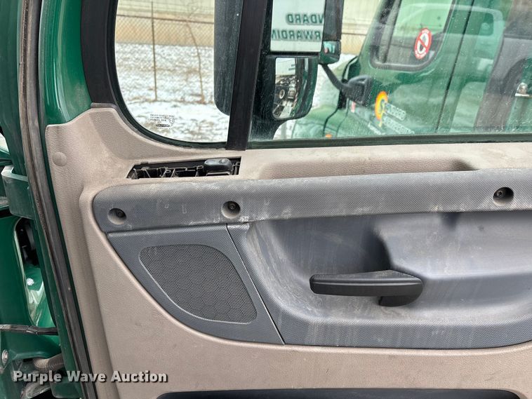 image for item FG1123 2017 Freightliner Cascadia 125 semi truck