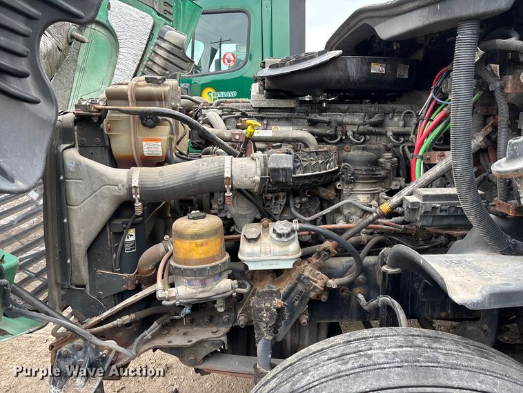 image for item FG1123 2017 Freightliner Cascadia 125 semi truck