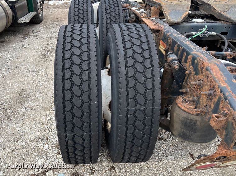 image for item FG1123 2017 Freightliner Cascadia 125 semi truck