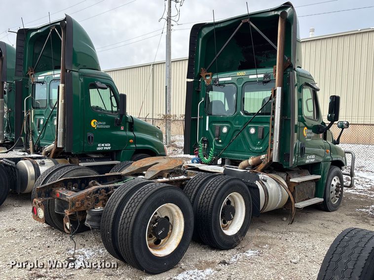 image for item FG1124 2017 Freightliner Cascadia 125 semi truck