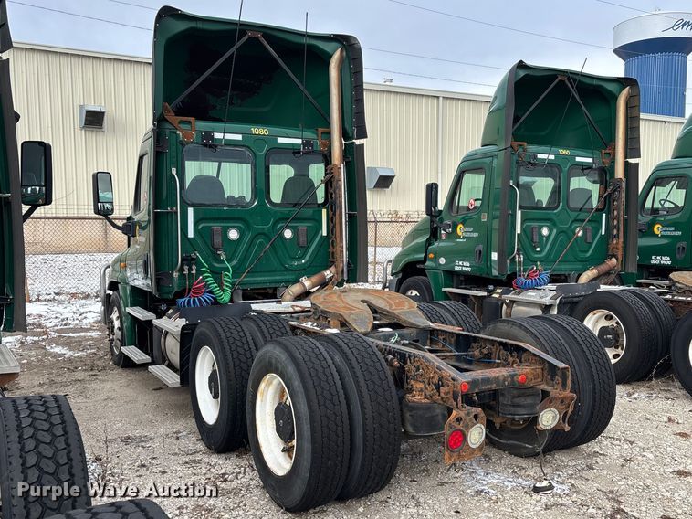 image for item FG1124 2017 Freightliner Cascadia 125 semi truck