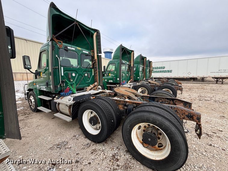 image for item FG1124 2017 Freightliner Cascadia 125 semi truck
