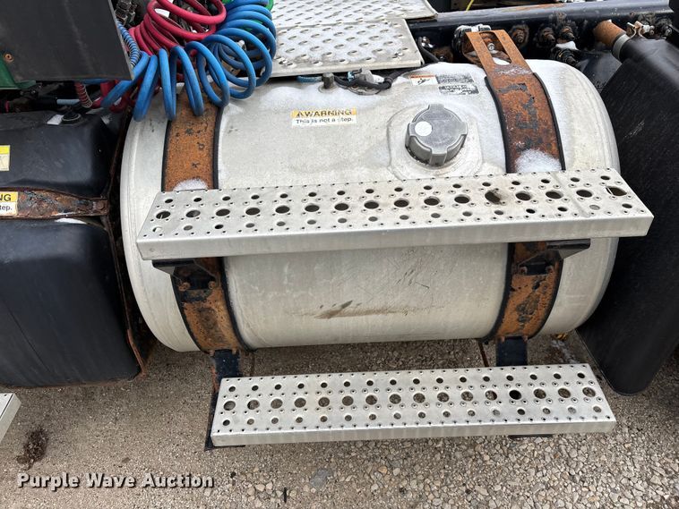 image for item FG1124 2017 Freightliner Cascadia 125 semi truck