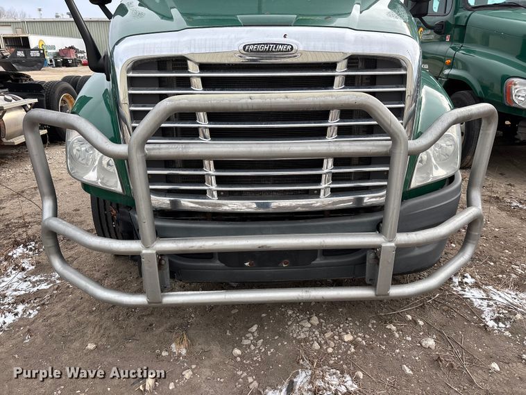 image for item FG1124 2017 Freightliner Cascadia 125 semi truck