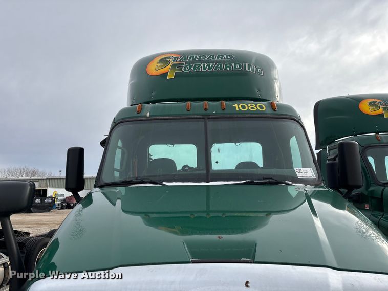 image for item FG1124 2017 Freightliner Cascadia 125 semi truck