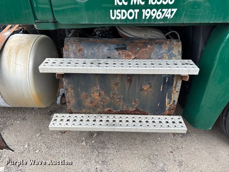 image for item FG1124 2017 Freightliner Cascadia 125 semi truck