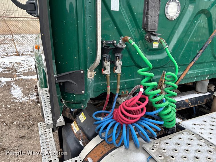 image for item FG1124 2017 Freightliner Cascadia 125 semi truck