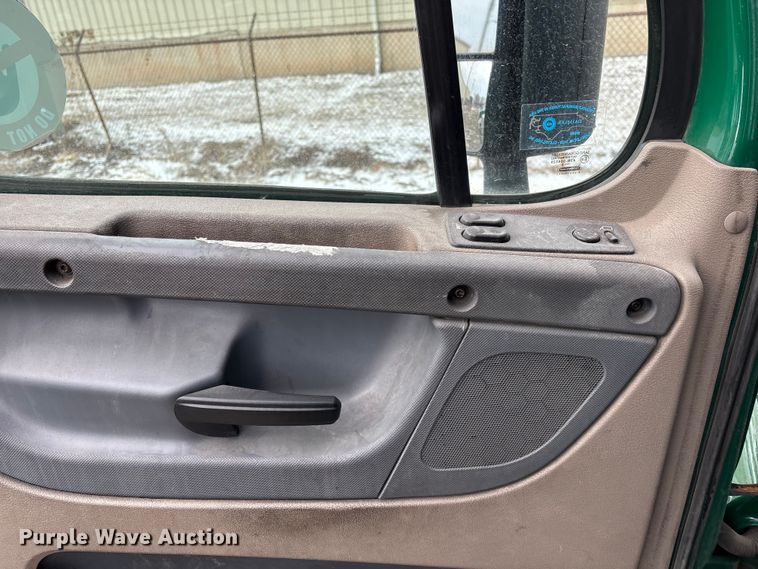 image for item FG1124 2017 Freightliner Cascadia 125 semi truck