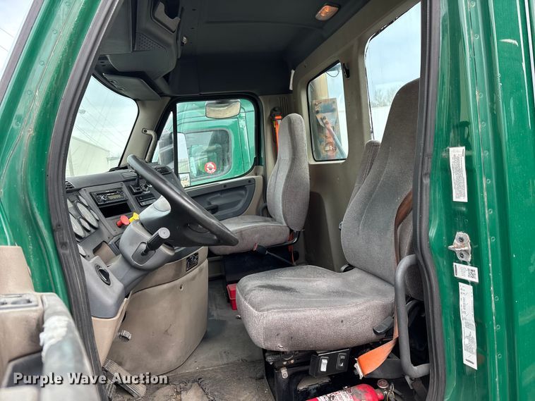 image for item FG1124 2017 Freightliner Cascadia 125 semi truck