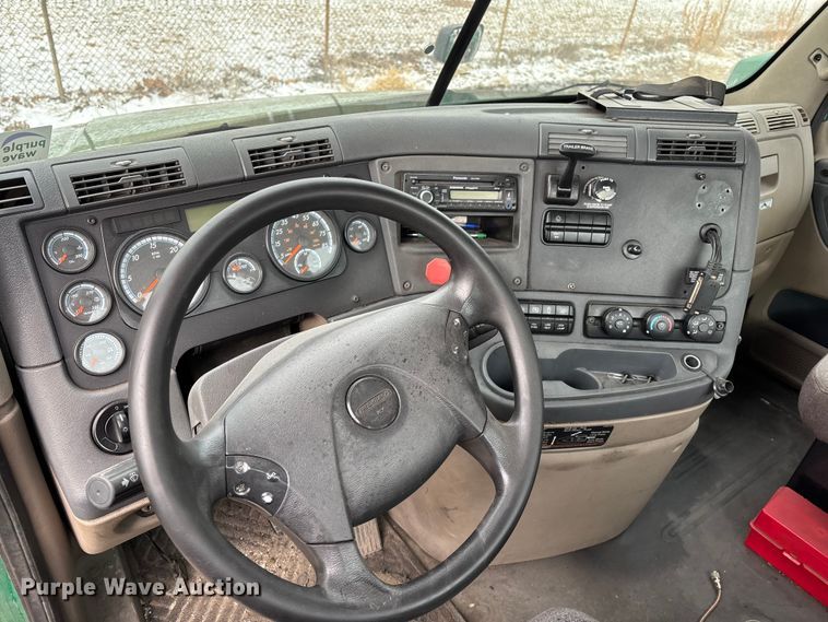 image for item FG1124 2017 Freightliner Cascadia 125 semi truck